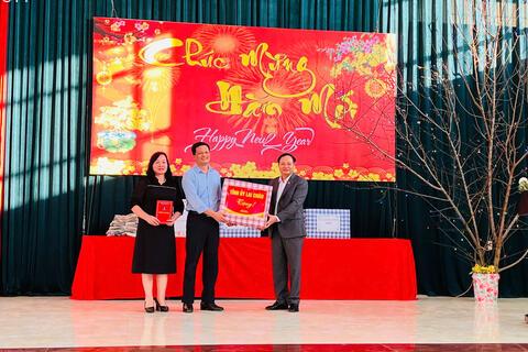 Đồng chí Bí thư Tỉnh ủy thăm, tặng quà nhân dịp Tết Nguyên Đán Bính Ngọ năm 2026 tại Cơ sở Bảo trợ xã hội tổng hợp tỉnh