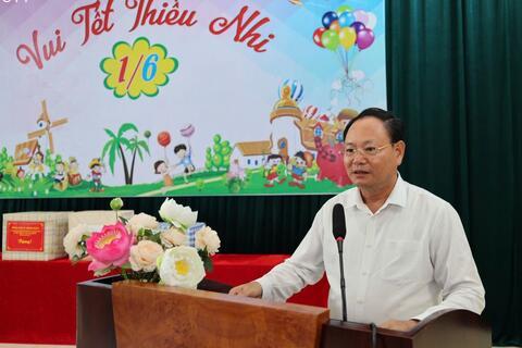 Bí thư Tỉnh uỷ Lê Minh Ngân thăm, tặng quà Cơ sở Bảo trợ xã hội tổng hợp nhân dịp Tết Thiếu nhi 01/6