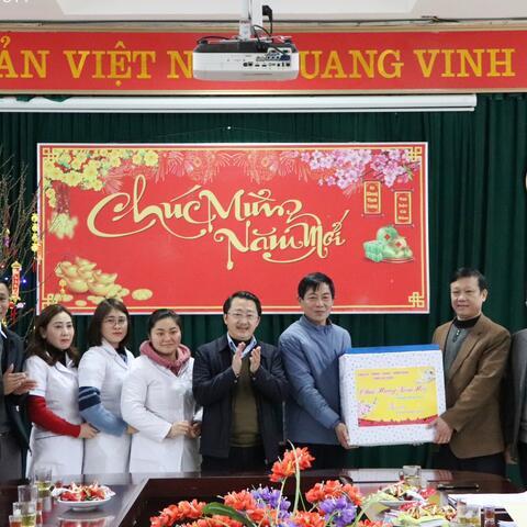 ĐOÀN CÔNG TÁC CỦA TỈNH ỦY - HỘI ĐỒNG NHÂN DÂN - ỦY BAN NHÂN DÂN TỈNH LAI CHÂU ĐẾN THĂM VÀ CHÚC TẾT TRUNG TÂM Y TẾ HUYỆN TÂN UYÊN