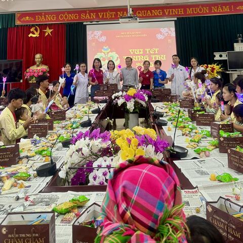 TRUNG TÂM Y TẾ TÂN UYÊN TRAO 70 SUẤT QUÀ TRUNG THU CHO CÁC BỆNH NHI ĐANG ĐIỀU TRỊ