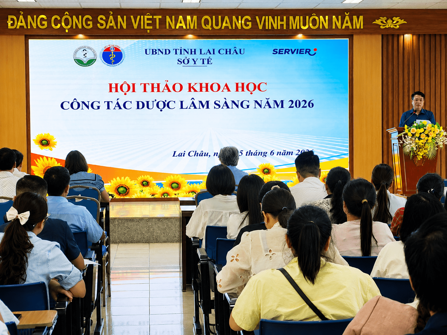 Phó giám đốc Sở Y tế: Tạ Hồng Long phát biểu khai mạc Hội thảo khoa học công tác Dược lâm sàng năm 2026.