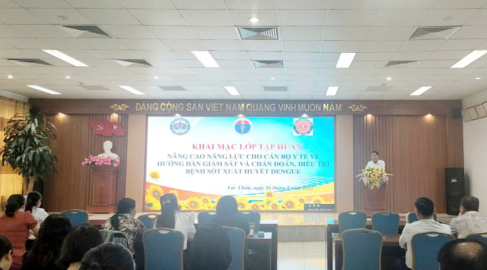Tập huấn nâng cao năng lực cho cán bộ y tế về hướng dẫn giám sát và chẩn đoán, điều trị bệnh sốt xuất huyết Dengue
