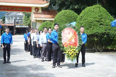 Sở Y tế dâng hương, dâng hoa tưởng niệm các anh hùng liệt sĩ