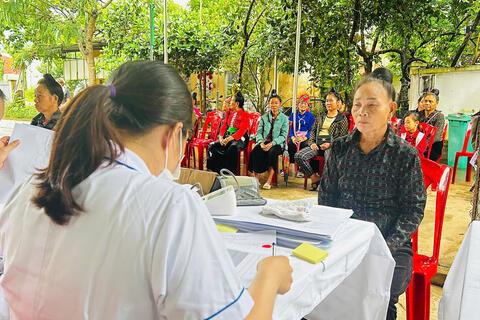 Trạm y tế xã Pu Sam Cáp tổ chức khám sức khỏe định kỳ miễn phí cho nhân dân
