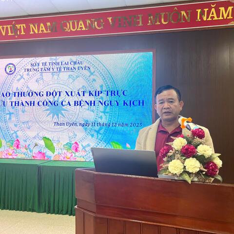 Tuyên dương, trao thưởng đột xuất kíp cấp cứu lần đầu tiên áp dụng kỹ thuật lọc máu HD cứu sống bệnh nhân