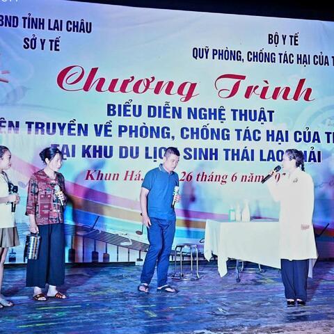 Biểu diễn nghệ thuật tuyên truyền về phòng, chống tác hại của thuốc lá