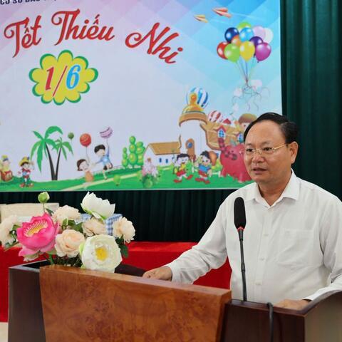 Bí thư Tỉnh uỷ Lê Minh Ngân thăm, tặng quà Cơ sở Bảo trợ xã hội tổng hợp nhân dịp Tết Thiếu nhi 01/6