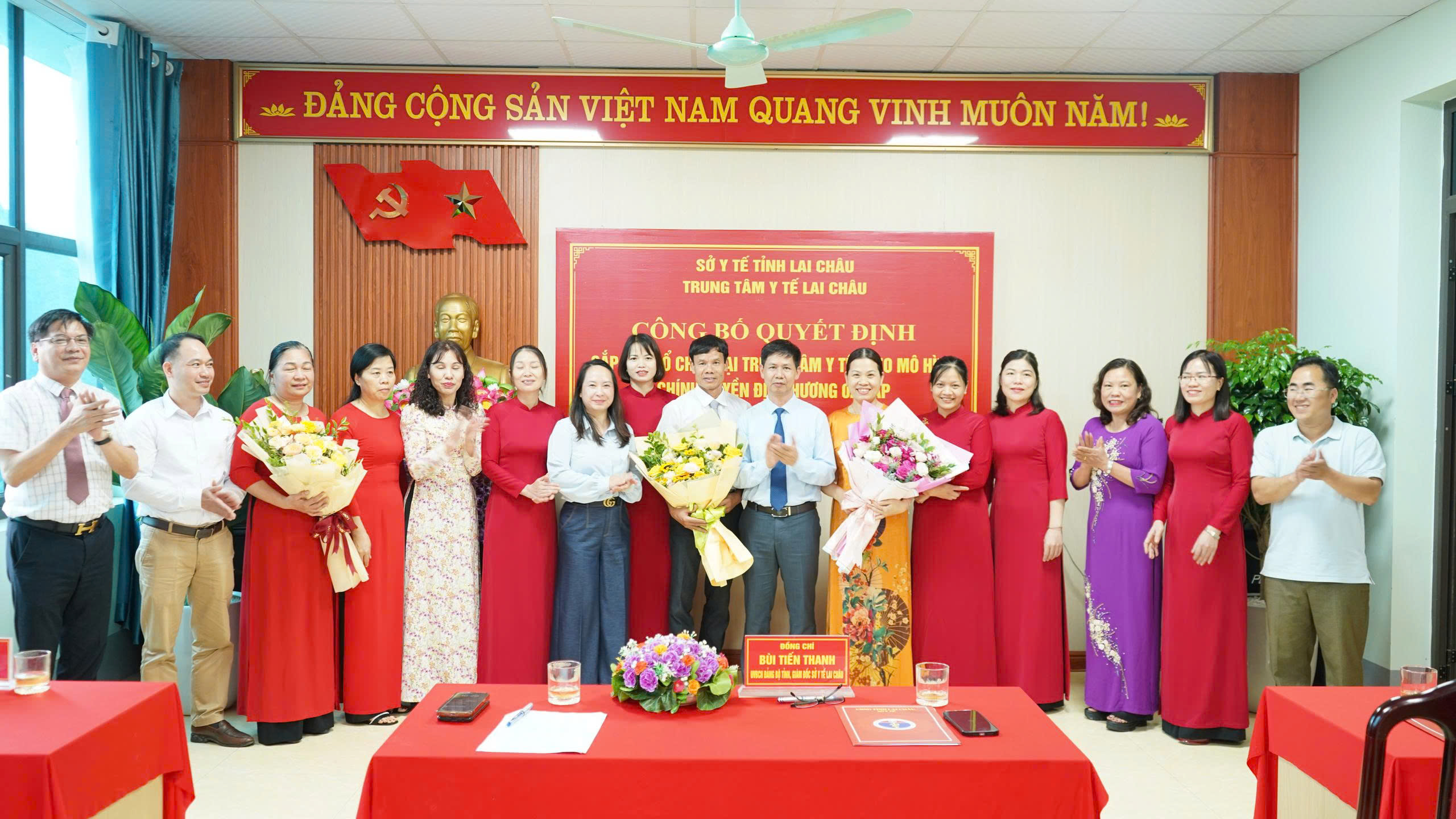 Công bố quyết định sắp xếp, tổ chức lại Trung tâm y tế theo mô hình chính quyền địa phương 2 cấp