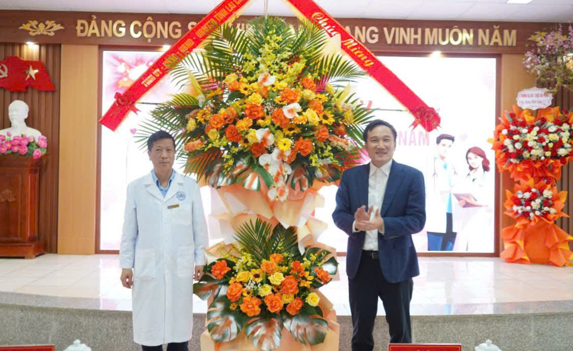 Đồng chí Phó Bí thư Tỉnh ủy Thăm và chúc mừng công chức, viên chức, người lao động BVĐK tỉnh nhân Ngày Thầy thuốc Việt Nam