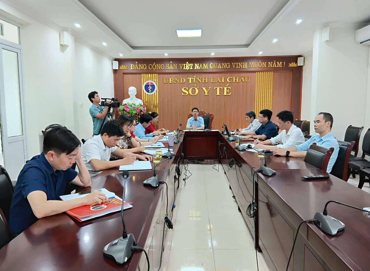 Họp trực tuyến về công tác khám sức khoẻ định kỳ cho người dân và ứng dụng khoa học, công nghệ, chuyển đổi số của Ngành Y tế