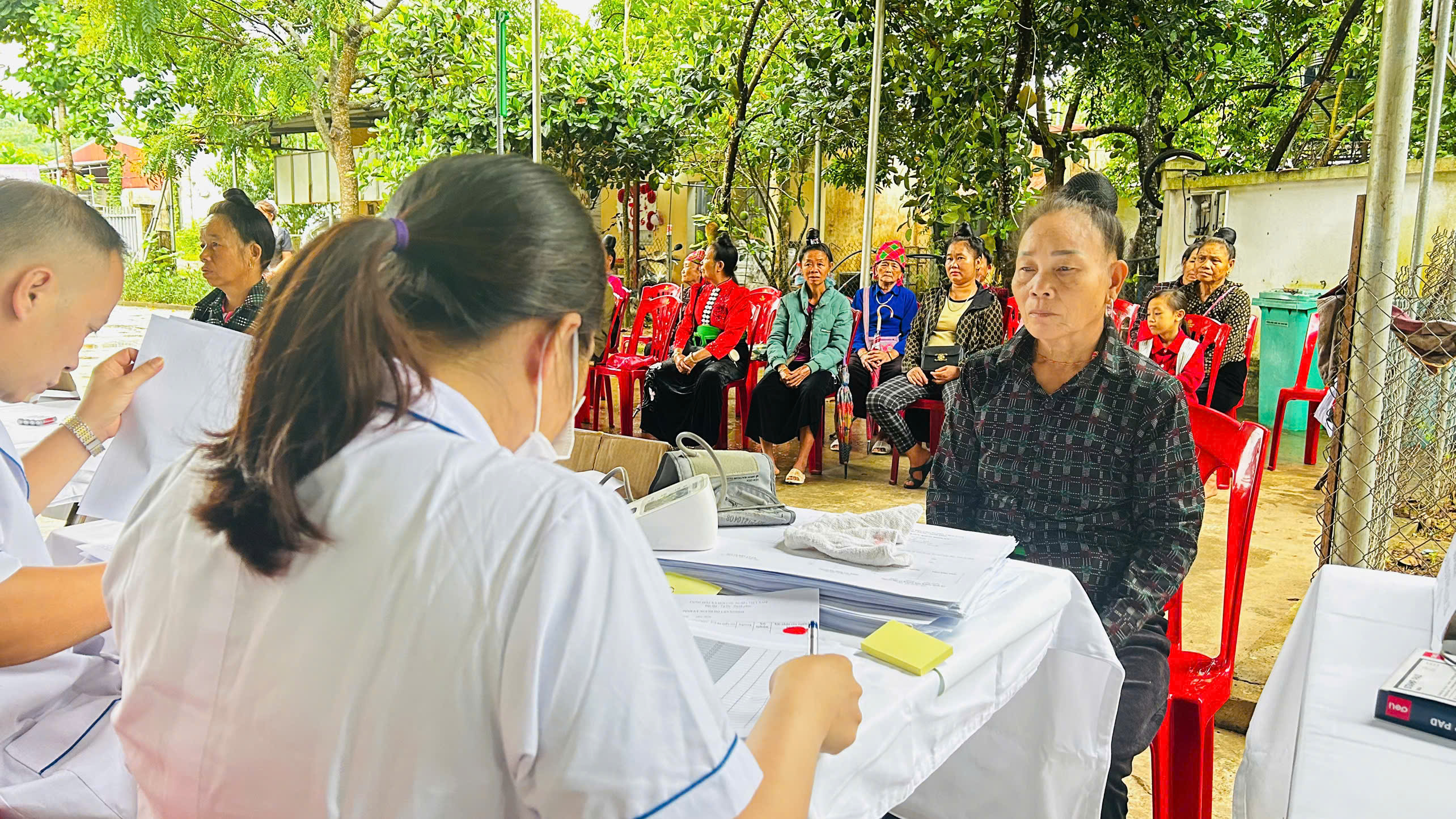 Trạm y tế xã Pu Sam Cáp tổ chức khám sức khỏe định kỳ miễn phí cho nhân dân