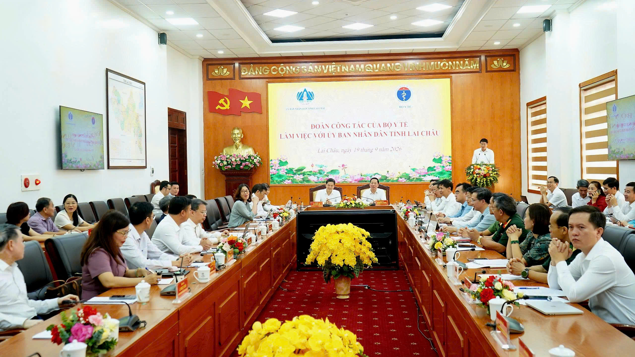 Đoàn công tác của Bộ Y tế làm việc tại Lai Châu