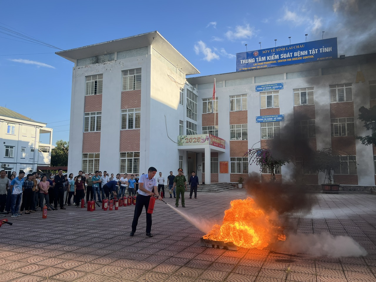 Trung tâm Kiểm soát bệnh tật tỉnh bồi dưỡng nghiệp vụ phòng cháy, chữa cháy, cứu nạn cứu hộ và thực tập phương án chữa cháy, CNCH